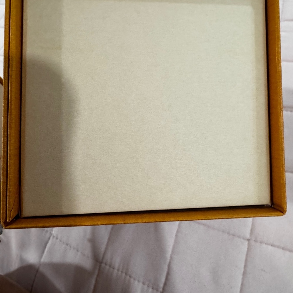 Louis Vuitton Long Gift Box with Ribbon & Tissue - Picture 7 of 10